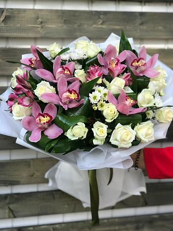 Букет цветов из: Розы и Хризантемы в Луговом