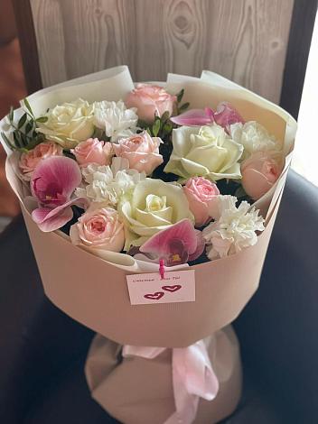 Букет цветов из: Орхидеи, Розы и Гвоздики в Луговом