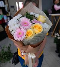 Букет цветов из:  Герберы, Розы и Хризантемы в Луговом