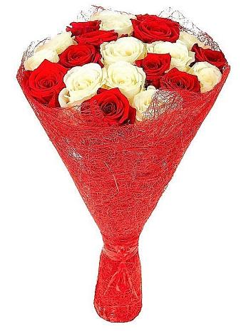 Букет Микс из красных и белых роз в Луговом