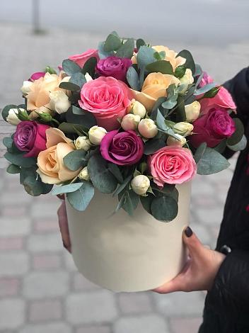 Цветочная композиция из Розы в шляпной коробке в Луговом