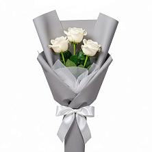 Букет 3 белые розы в Луговом