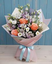 Букет цветов из:  Лизиантусы, Розы, Альстромерии и Гипсофила в Луговом