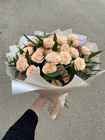 Букет Кремовые розы Латте в Луговом