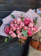 Букет розы в пальмах в Луговом Букет цветов из: Розы в Луговом