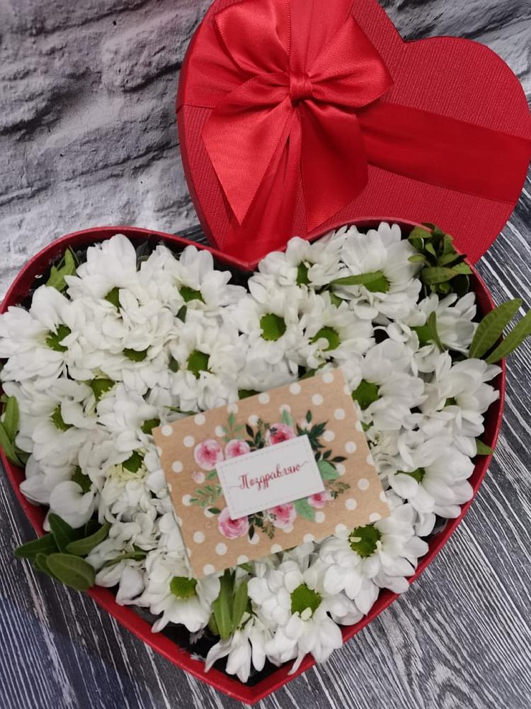 Цветочная композиция из Хризантемы в виде сердца в Луговом