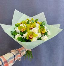 Букет цветов из:  Орхидеи и Розы в Луговом